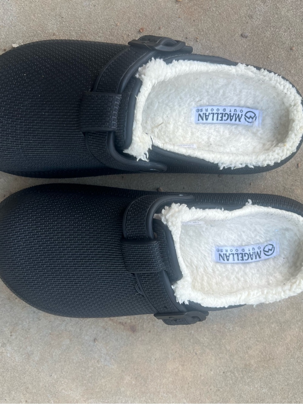 Magellan Outdoors Kids Black Clog Slippers with Cream Fleece Lining